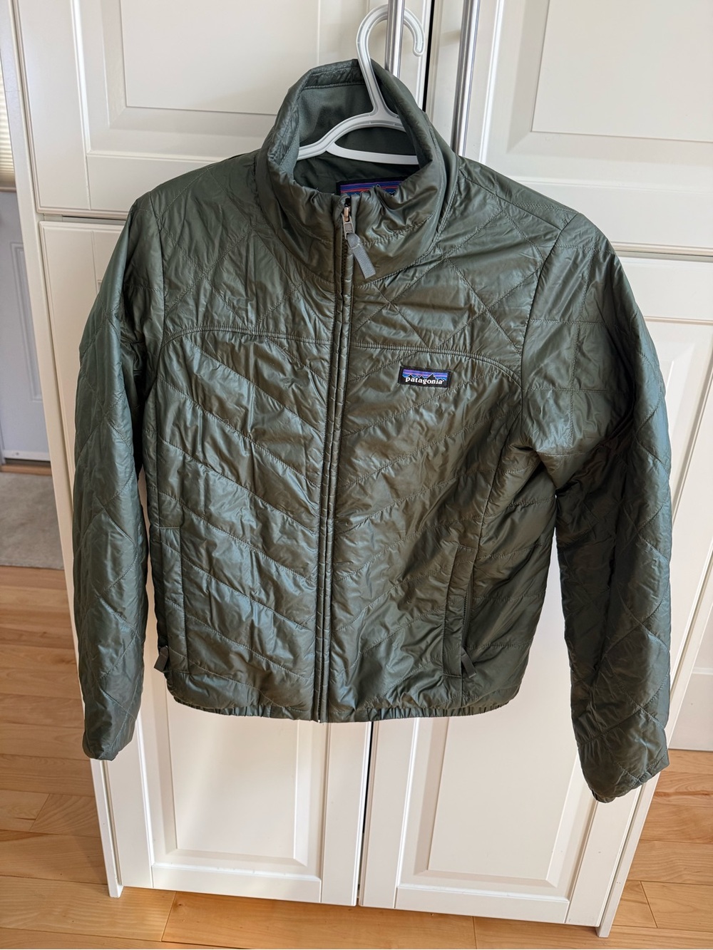 Patagonia Women’s Quilted Jacket in Olive Green. Size S